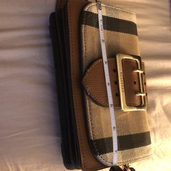 Burberry bags Used but still good looking - Picture 7 of 10